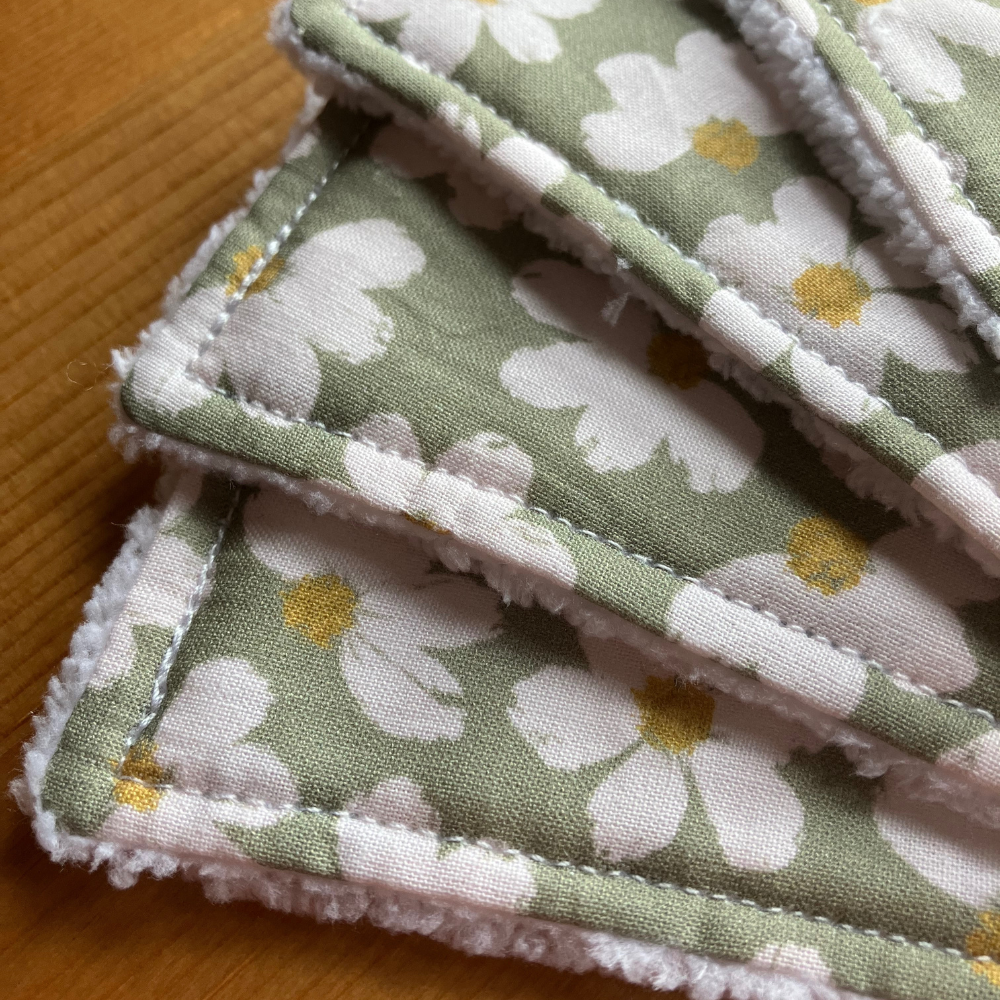 Reusable Face Wipes Green Daisy Floral Pattern